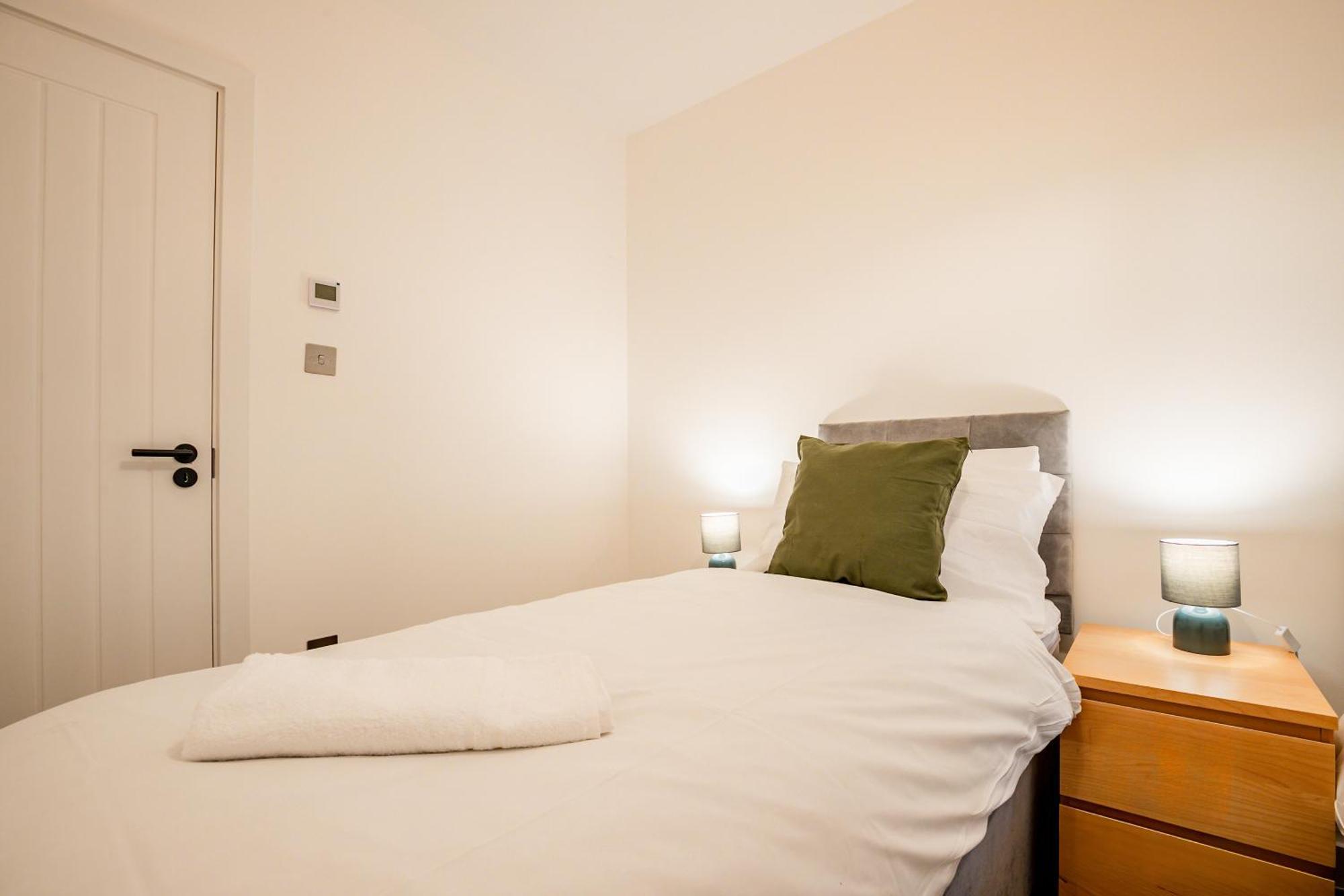 Host & Stay - Croydon Road Apartments Caterham Exterior photo